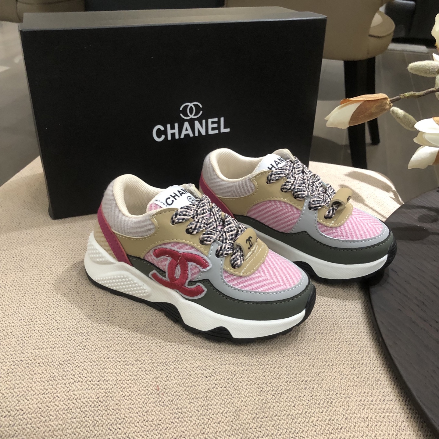 Children's shoes child
